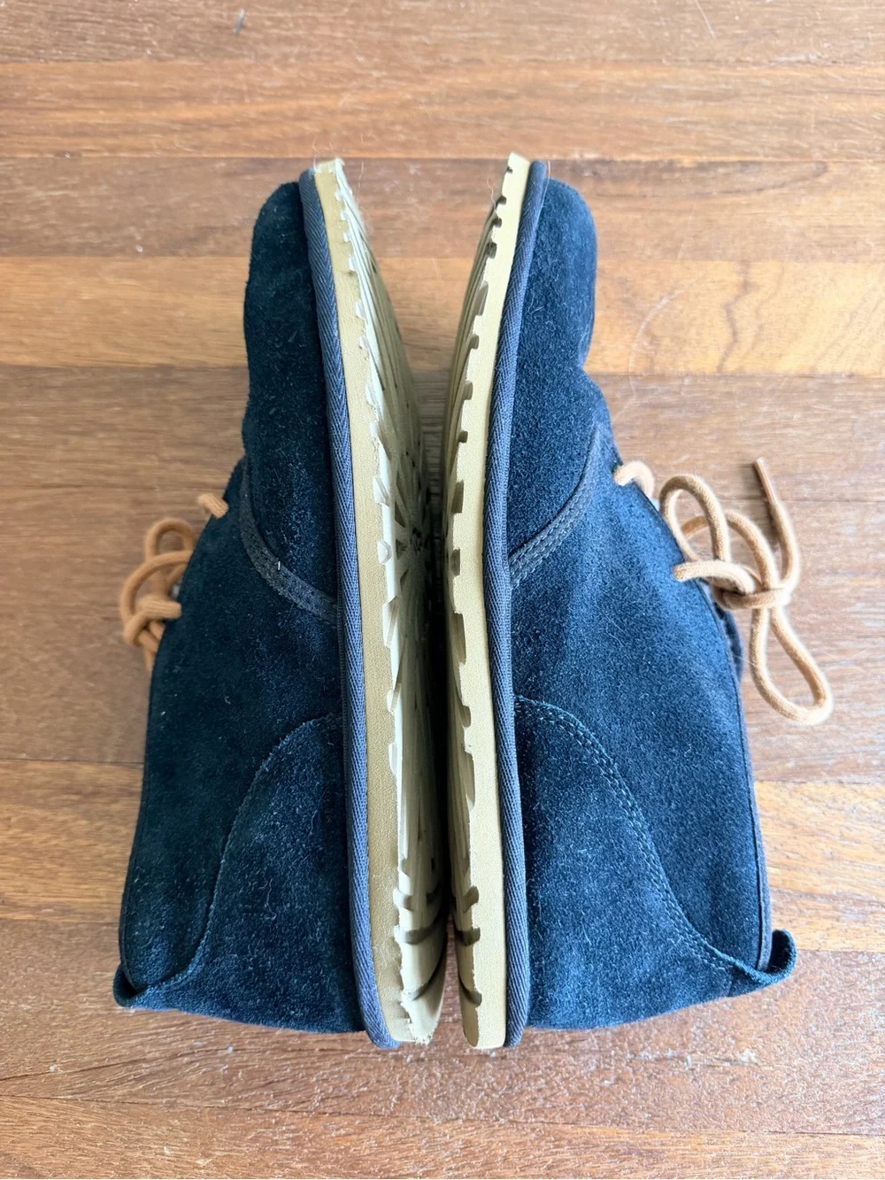 UGG Neumel Boots Men Size 9 Black Suede Sheepskin Lined Chukka